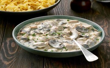 سفر به دنیای آشپزی: طرز تهیه بیف استراگانف به روشی آسان | فیلم