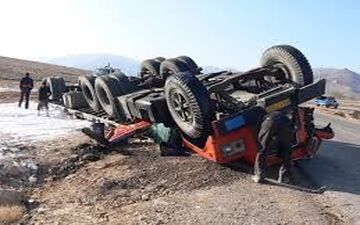 واژگونی یک دستگاه تریلر در زنجان یک کشته بر جای گذاشت