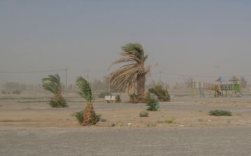 توفان مدارس منطقه سیستان را به تعطیلی کشاند