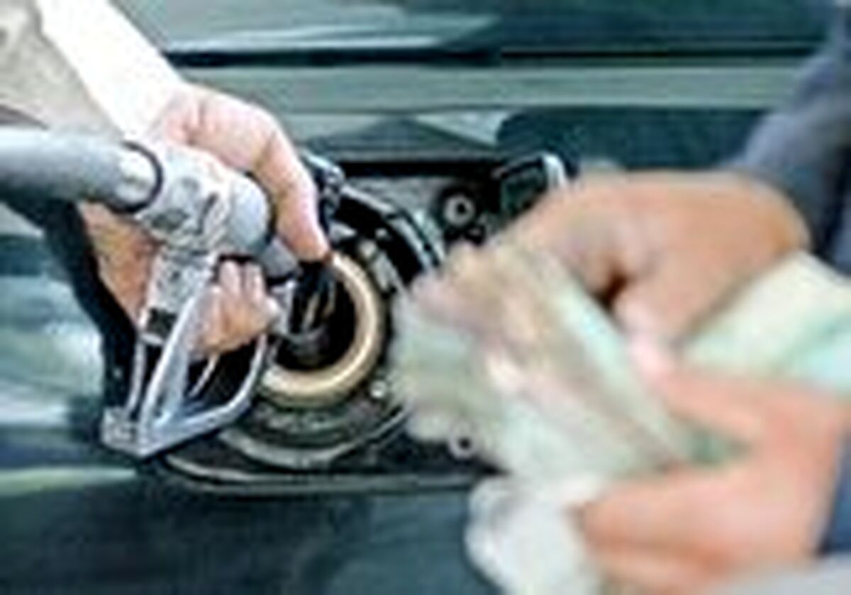  عضو کمیسیون تلفیق: سهمیه ۶۰ لیتری بنزین به سفرهای تابستانی اختصاص می یابد