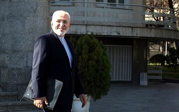  بی‌محلی ظریف به سوال خبرنگاران درباره خروج آمریکا از برجام؛ با رئیس جمهور جلسه دارم!