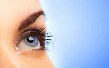 اشتباهاتی که باعث آسیب به مژه ها میشود