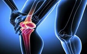 چه عواملی باعث کاهش تراکم استخوان می‌شود؟
