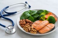 چرا سطح کلسترول خون افزایش می‌یابد و چه انتخاب‌هایی برای کاهش آن داریم؟
