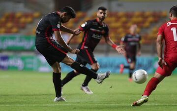 گل اول پرسپولیس به فولاد‌خوزستان توسط رضا اسدی