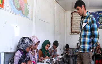 دستورالعمل جذب سرباز معلم در سال1400 به استان‌ها ابلاغ شد
