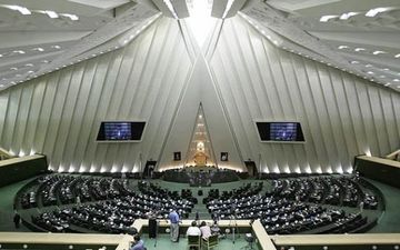 احضار وزیر آموزش و پرورش درباره شائبه نقض ممنوعیت عضویت دولتی ها در هیات مدیره