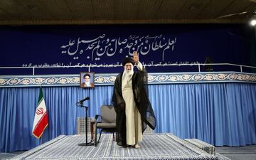  جمعی از دانشجویان با رهبر معظم انقلاب دیدار کردند