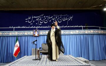  جمعی از دانشجویان با رهبر معظم انقلاب دیدار کردند