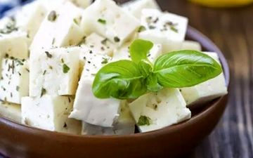 زیادی پنیر نخورید| از خطر ابتلا به سرطان تا اضافه وزن