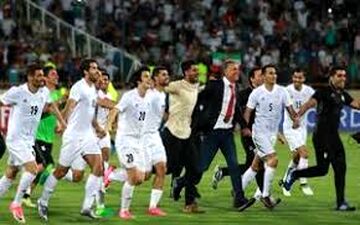 خانم ها در استقبال از ملی پوشان فوتبال