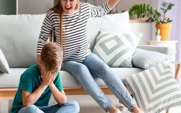تاثیرات بد والدین سخت گیر بر سلامت روان کودکان 