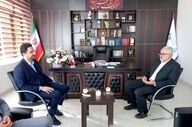 دیدار مدیر شعب بانک قرض‌الحسنه مهر ایران با فرماندار کرمانشاه