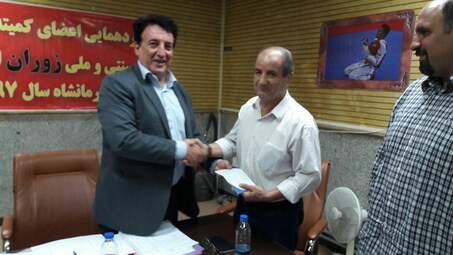 نشست اعضای کشتی سنتی‌وملی «زوران» استان کرمانشاه برای توسعه این رشته ورزشی 