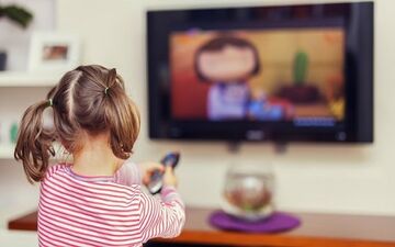 دیدن تلویزیون برای کودکان زیر دو سال ممنوع است