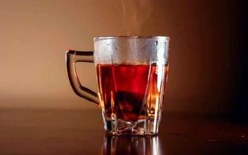 هرگز این مواد غذایی را با چای نخورید!