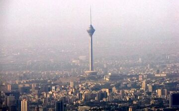 
آلودگی مسابقات فوتبال استان تهران را تعطیل کرد
