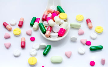 اگر فردی دچار مسمومیت دارویی شد در همان لحظات اولیه باید چه کاری انجام داد؟