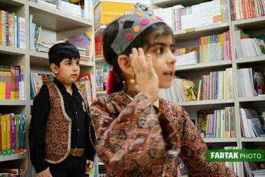 اجرای شاهنامه‌خوانی گروه همایون به مناسبت جشن مهرگان در شهر کتاب کرمانشاه