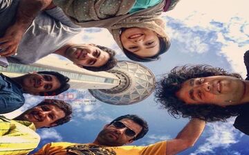 سلفی جالب هنرمندان در کنار برج میلاد (عکس)