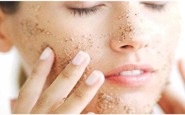 ۵ اسکراب خانگی معجزه آسا برای پوست در فصل پاییز

