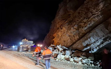 حادثه مرگبار در محور دوآب؛ جان باختن دو نفر بر اثر ریزش کوه