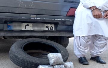 عکس / جاسازی ماهرانه محموله تریاک در زاپاس ماشین قاچاقیچان / در داراب فاش شد