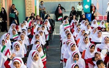متولدین ماه‌‌مهر در پایه اول‌ ابتدایی ثبت‌نام می‌شوند