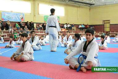 تمرینات تکواندوکاران نونهال و نوجوان دسته استاد پژمان ناصری  در  خانه تکواندو کرمانشاه