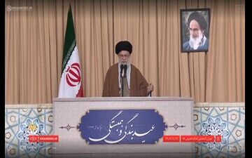 بیانات مهم رهبر انقلاب در خطبه های نماز عید فطر