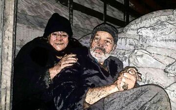  کشف قاچاق پیر زن و پیر مرد در گمرک/ عکس