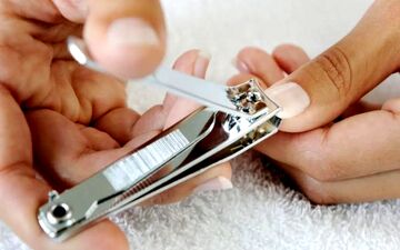  آیا ناخن گرفتن در شب واقعاً خطرناک است؟ تحقیقات جدید پاسخ می‌دهد!