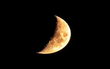 در نیمه پنهان ماه چه‌ خبر است؟
