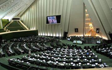 وزارت خارجه درخصوص کمتر شدن ذخایر اورانیوم از کف مقرر در برجام توضیح دهد