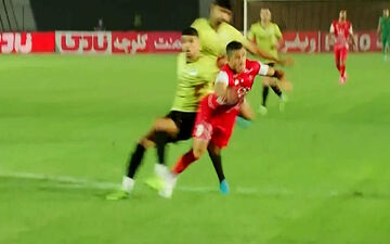 خطا به روی علیپور و اعلام پنالتی برای پرسپولیس + ویدئو