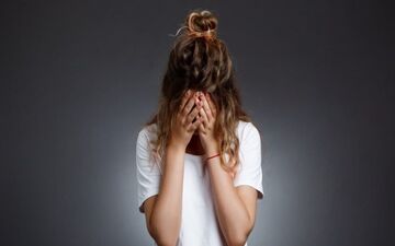 چرا شب ها غمگین می شوم؟