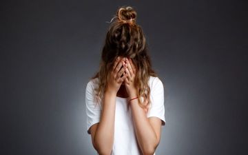 چرا شب ها غمگین می شوم؟