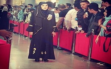 عکس مرحوم علی معلم روی سینه همسرش+ عکس