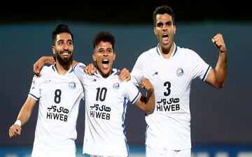 توئیت غیر اخلاقی خبرنگار سعودی: قائدی را مصدوم کنید!