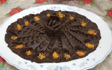 طرز تهیه حلوای موکا؛ دسر مجلسی با رنگ تیره و طعمی خاص