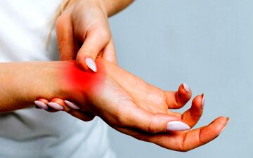 چه غذاهایی به بهبود روماتیسم کمک می‌کنند؟