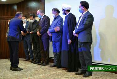 اهدا احکام مدیرکل، اعضای شورهای، مدیران کل و معاونان مرکز گسترش سازمان مقاومتی استان کرمانشاه