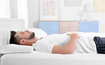 از فواید باور نکردنی به پشت خوابیدن خبر دارید؟

