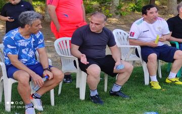 ستاره های ۹۸ میزبان ایوب اصغرخانی/ عزیزی و دین محمدی در آزادی پا به توپ شدند