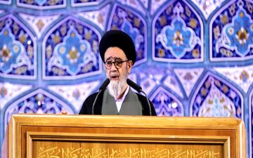 امام جمعه تبریز: موفقیت یک تیر و 7 نشان سیلی سپاه به آمریکا
