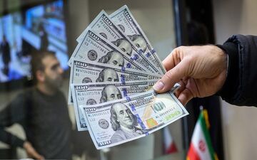حرکت معکوس قیمت دلار و درهم؛ کاهش قیمت در سایه سیگنال‌های سیاسی/ بازار ارز در فاز انتظار/ پیش‌بینی قیمت دلار امروز ۲۸ اردیبهشت 1404وحید حاتمی