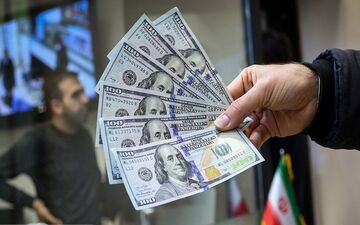 حرکت معکوس قیمت دلار و درهم؛ کاهش قیمت در سایه سیگنال‌های سیاسی/ بازار ارز در فاز انتظار/ پیش‌بینی قیمت دلار امروز ۲۸ اردیبهشت 1404وحید حاتمی