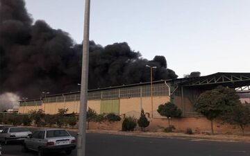 آتش سوزی در یک واحد صنعتی  شهرک اشتهارد
