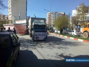 گزارش تصویری از حضور وزیر صمت در محل جمع آوری کمک های مردمی به سیل زدگان