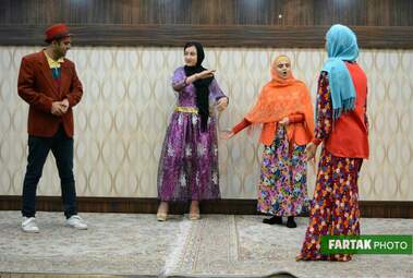 اجرای برنامه‌های شاد و با نشاط برای کودکان و نوجوانان 